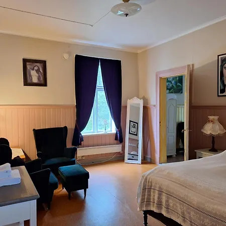 Tjotta Gjestegaard *